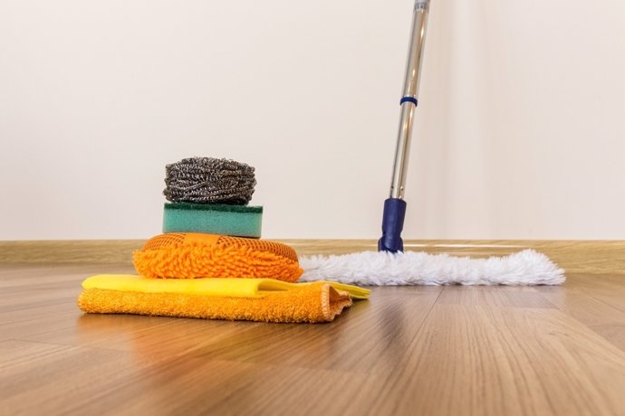 how-to-clean-vinyl-floors-with-white-vinegar