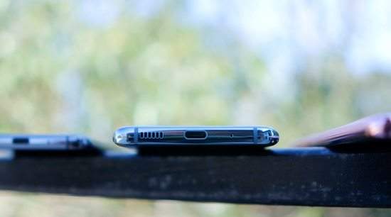 how-to-clean-a-usb-c-port-on-phone