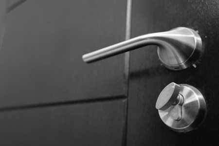 how-to-clean-door-knobs-and-handles