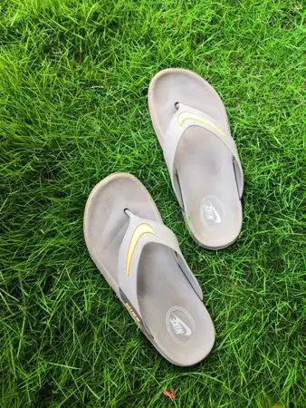How To Clean Nike Sandals? Top Solutions For You! - ClairOliviaWayman
