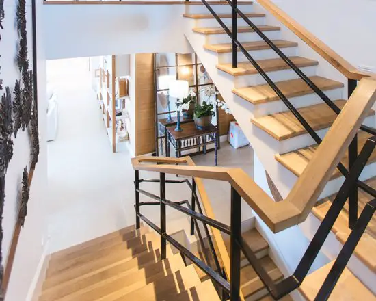 wood-flooring-on-stairs