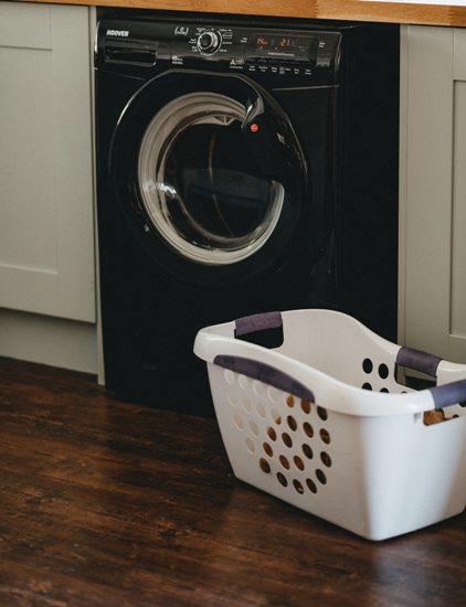 washing-machine-on-laminate-floor